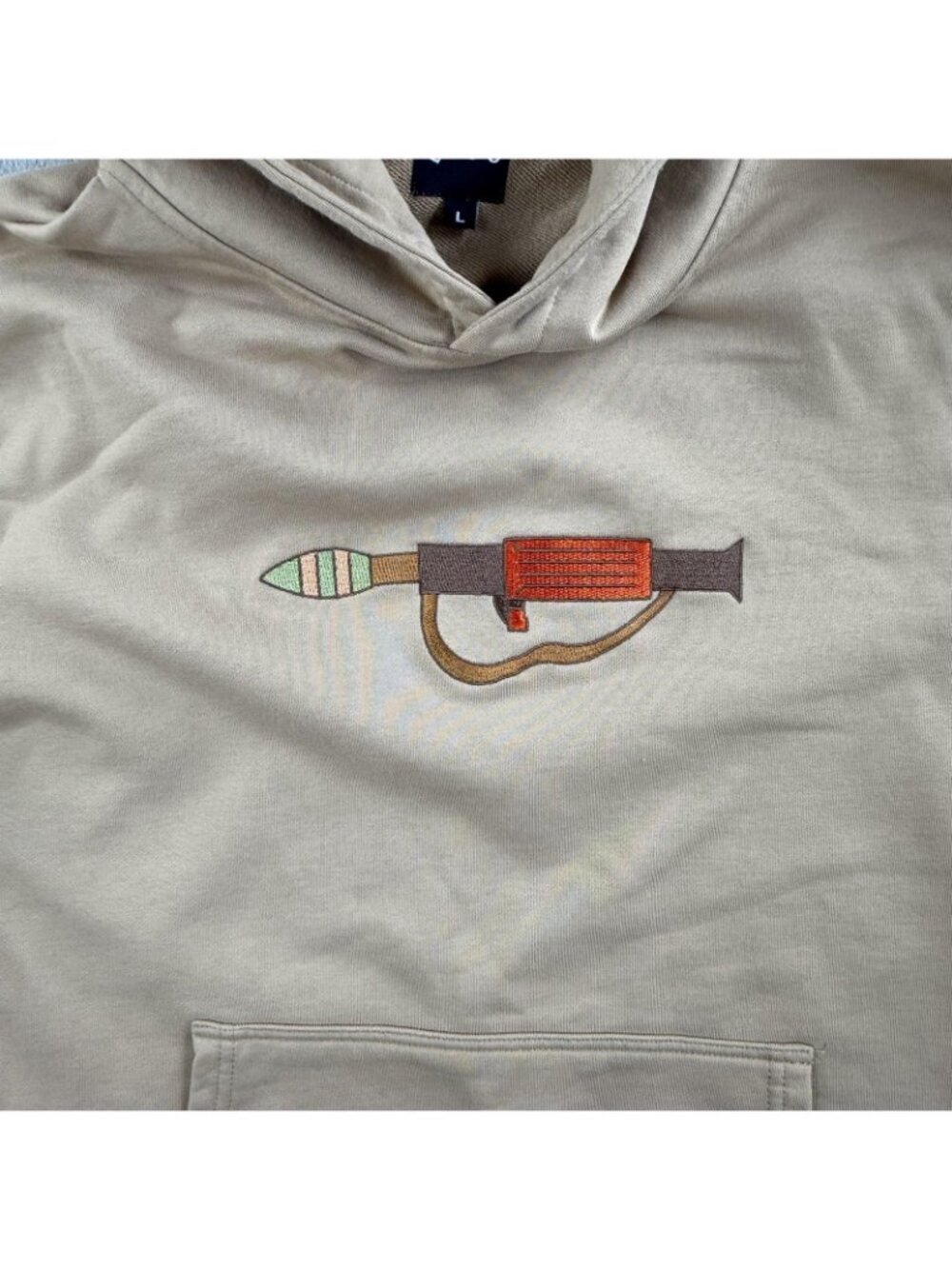 Qilo Hoodie Mens Large Beige Pullover Rocket Launcher Graphic Fleece Tactical - Picture 4 of 15